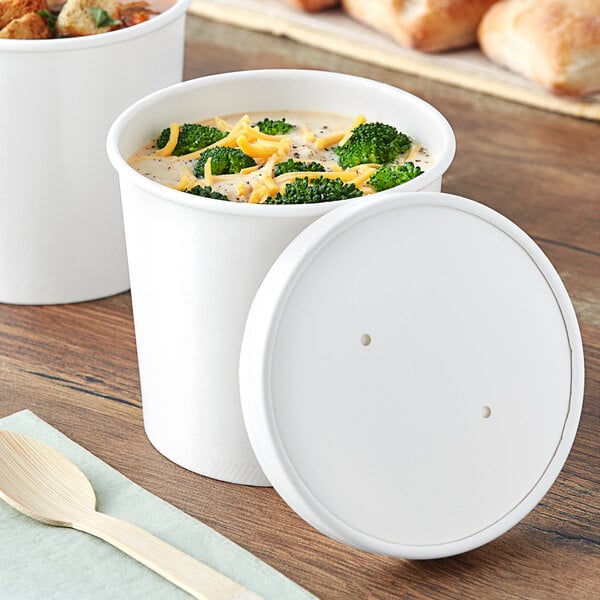 Choice 26 oz. White Double Poly-Coated Paper Food Cup with Vented Paper Lid - 250/Case